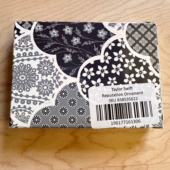 NWT REP Taylor Swift Reputation ornament - Picture 2 of 2